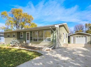 1715 S Lloyd St, Aberdeen, SD 57401