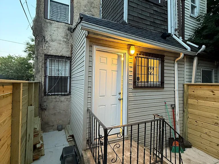 2048 N Darien St — Photo 25