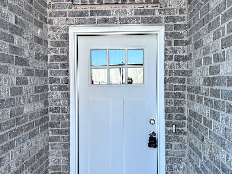 238 Marianne Cir — Photo 2