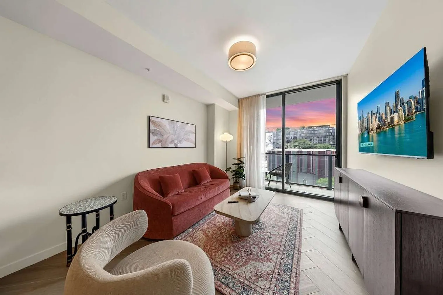 1 bed, 1.0 bath, 635 sqft, $2,444 — Photo 1