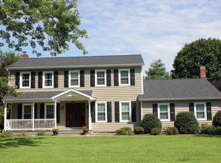 5 Gun Path, Setauket, NY 11733