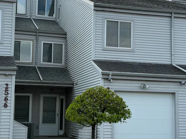 2564 W Village Dr, Toledo, OH 43614