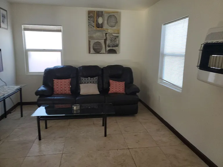 1102 Oro St — Photo 6