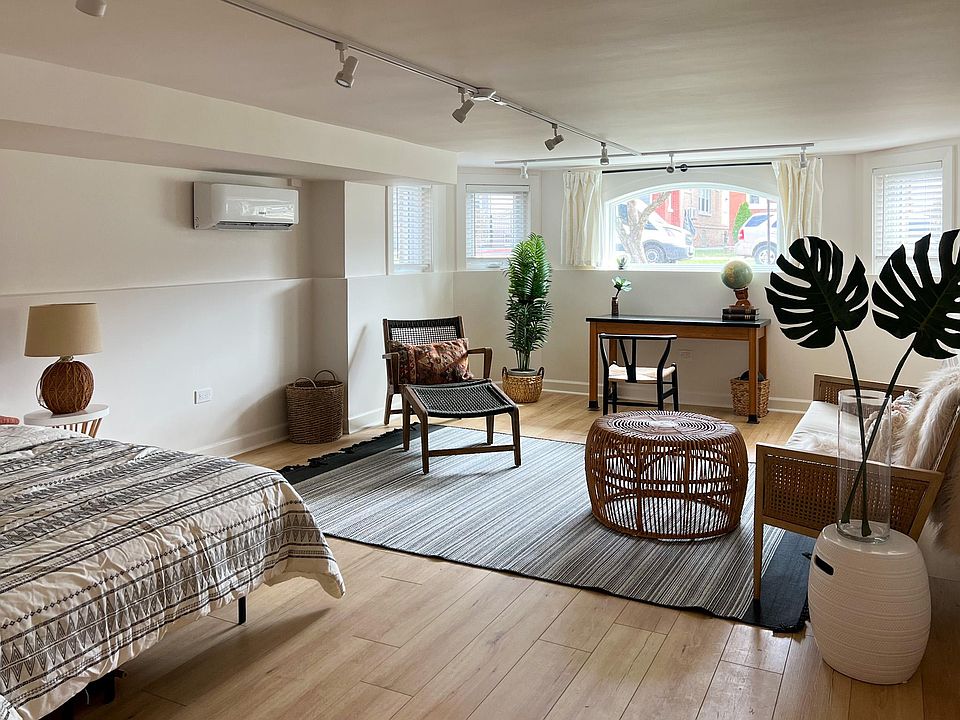 1st image of 4908 W Cornelia Ave #B