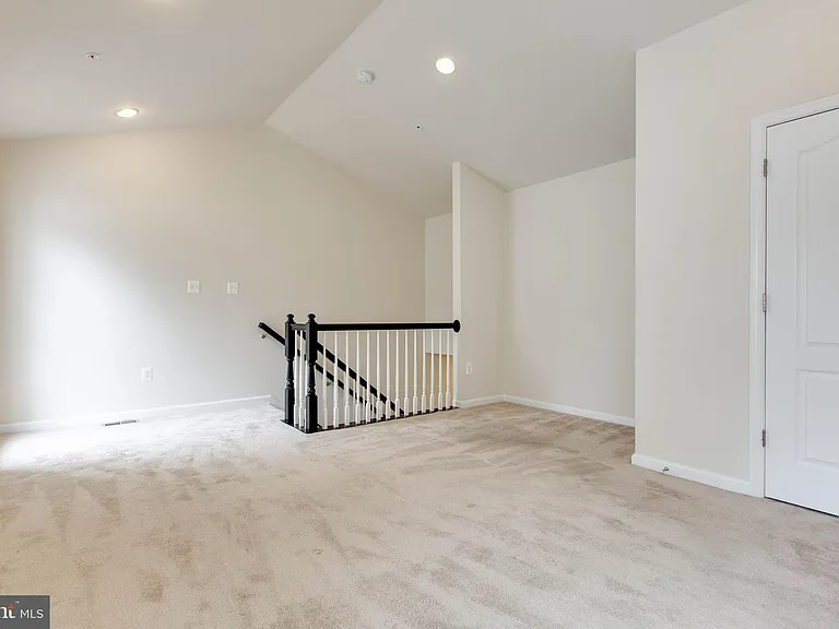 1022 Linden Dr — Photo 38