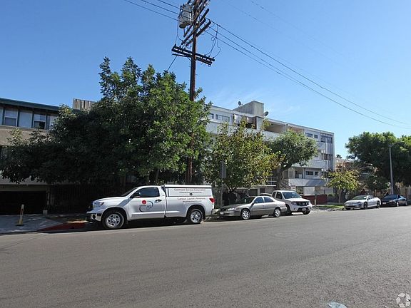 3rd image of 1832 Garfield Pl #302