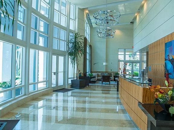 400 Beach - Lobby