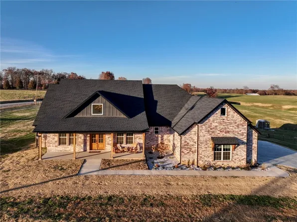 820 Arbor Acres Ave, Tontitown, AR 72762