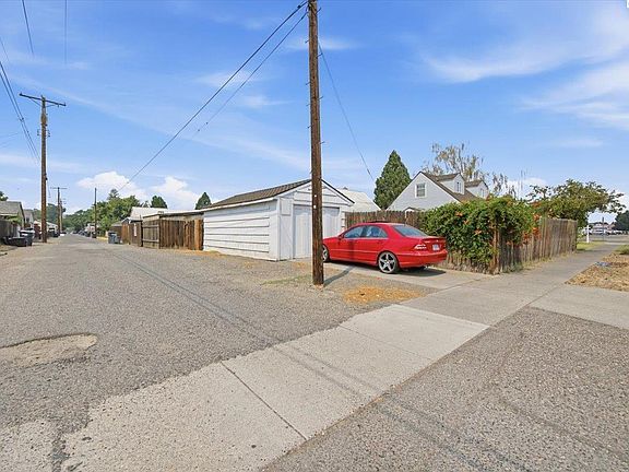 2nd image of 1004 W Henry St