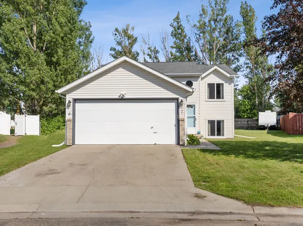 3737 Village Green Cir, Moorhead, MN 56560