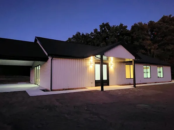 8550 Gregory Ridge Rd, Gregory, MI 48137