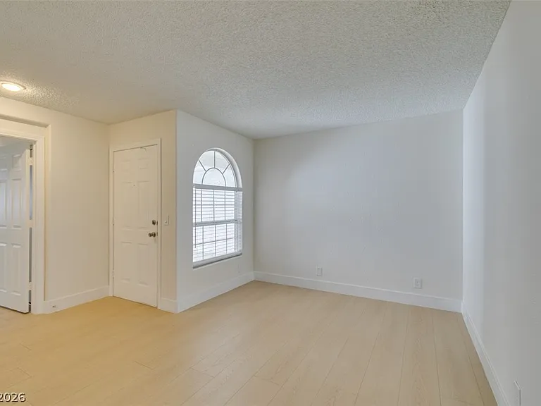 1800 Edmond St #124 — Photo 11