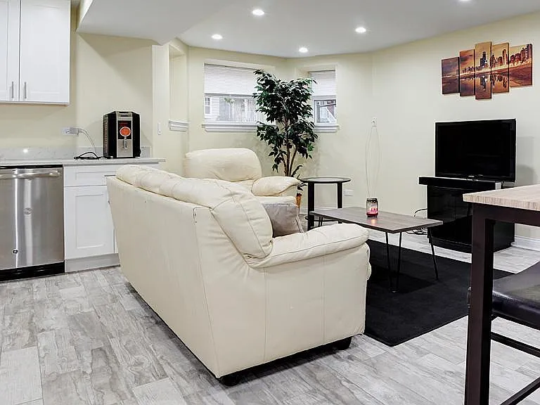 3824 N Kenmore Ave #G — Photo 2