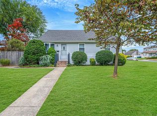 75 Parkdale Dr, North Babylon, NY 11703