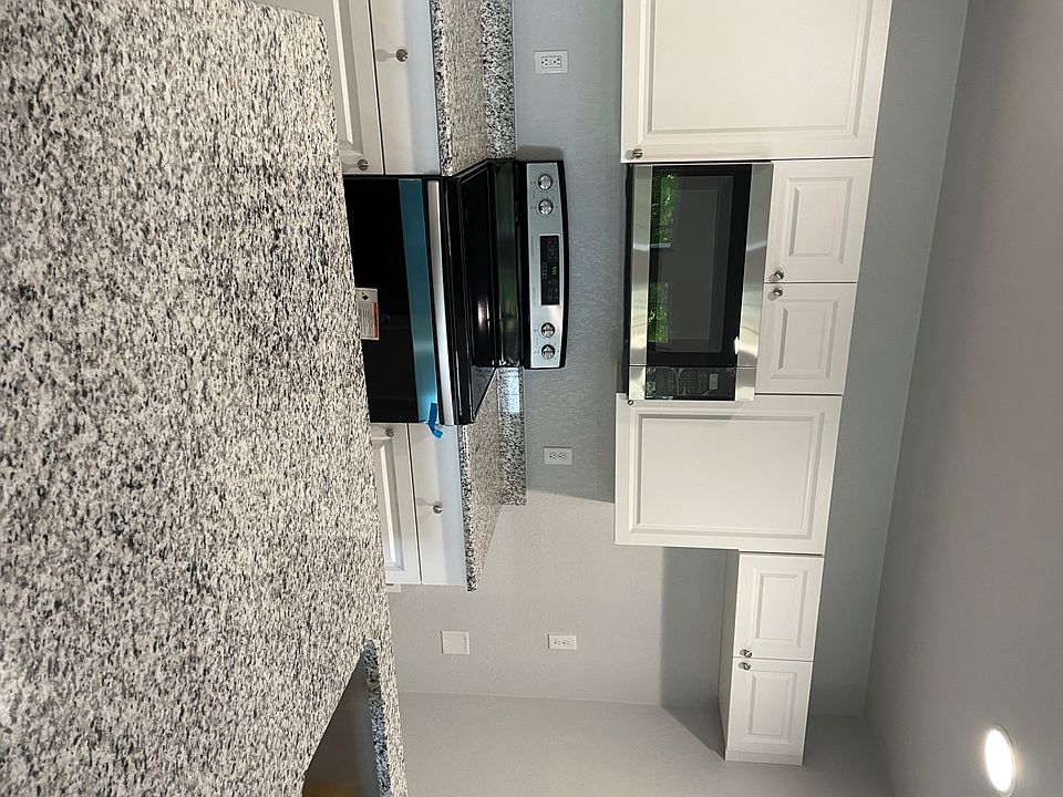 2nd image of 10330 NE 68th Ln