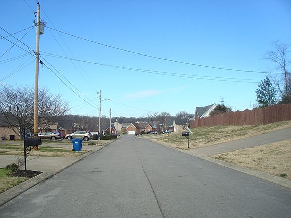 4th image of 315 Acorn Ct