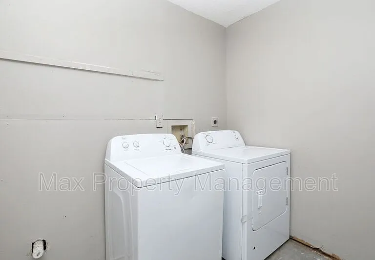 1522 E 16th St — Photo 6