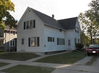 1013 S 16th St, Manitowoc, WI 54220