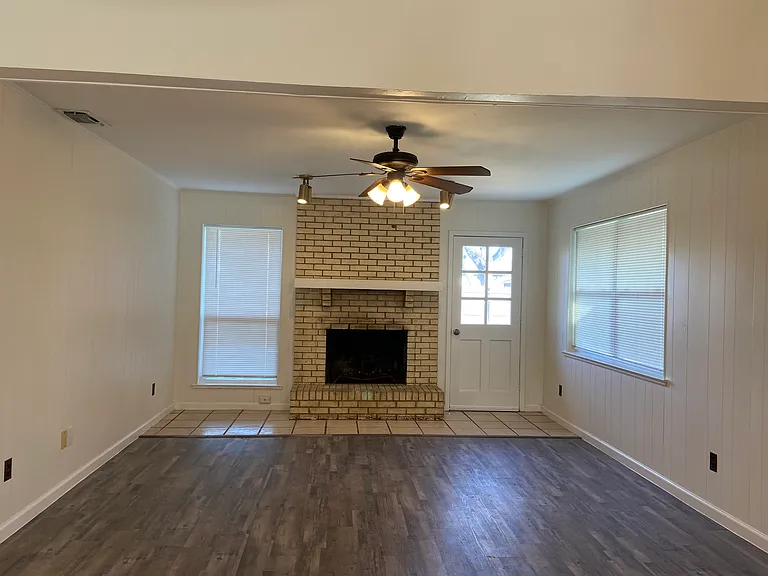 212 N Bowser Rd — Photo 6