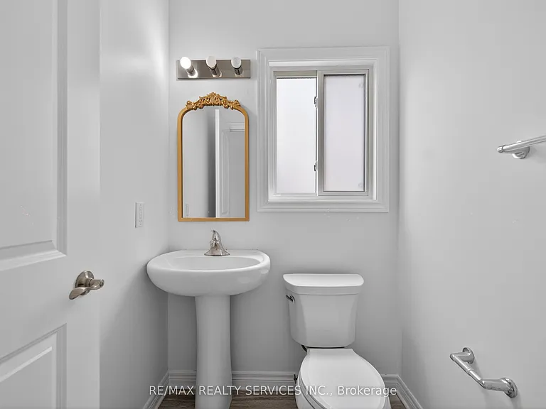 4 Bergenstein Cres — Photo 12