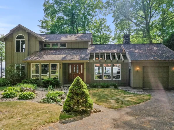 206 Powderhorn Dr, Houghton Lake, MI 48629