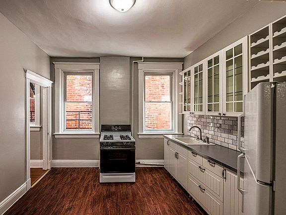 3rd image of 2729 Woodburn Ave