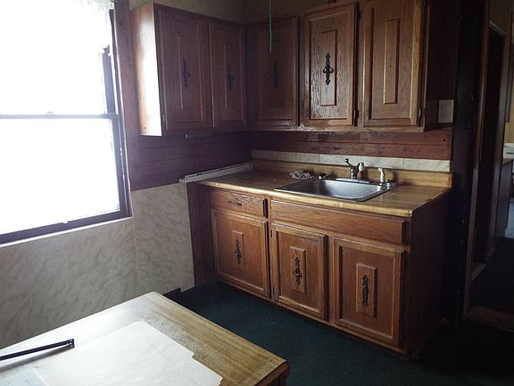 5th image of 724 S Grand St