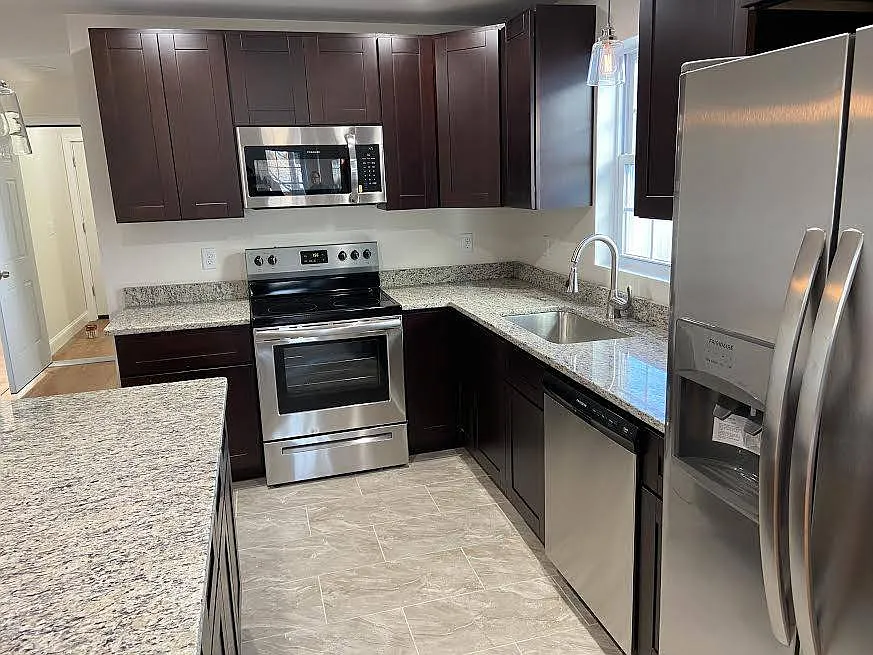 3 bed, 1250 sqft, $2,600 — Photo 3
