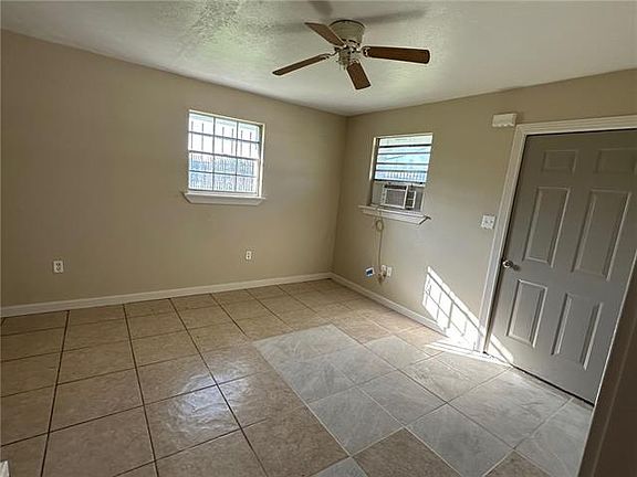 2nd image of 3620 Hollygrove St Unit B