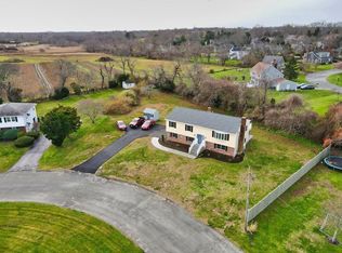 89 Wampanoag Dr, Portsmouth, RI 02871