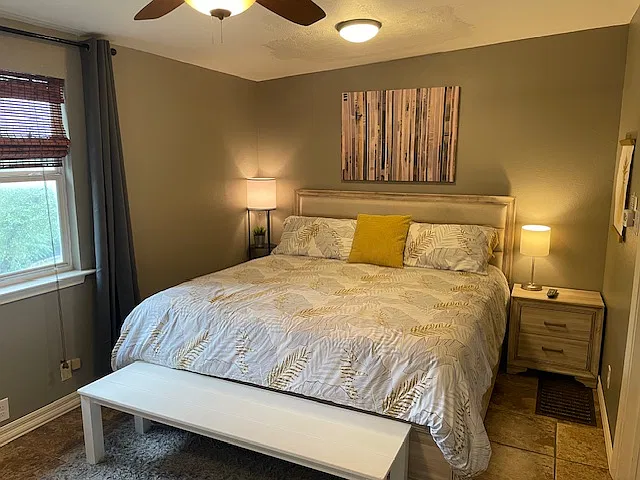 King bed, TV, dresser + en suite bathroom. There is no closet.