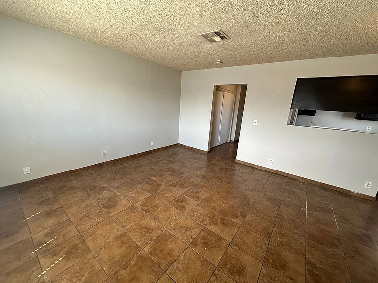 2420 Ellis St #C — Photo 6