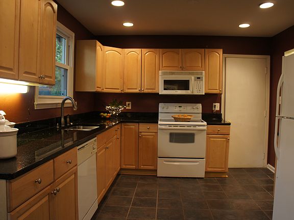 3rd image of 5235 Pumphrey Dr