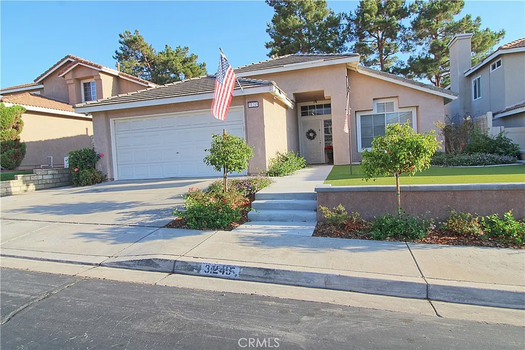 3 bed, 1420 sqft, $2,800 — Photo 1