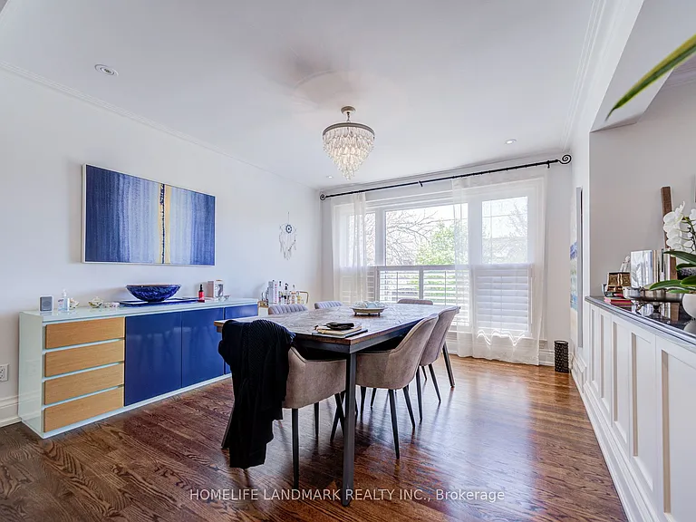 102 Stratford Cres — Photo 8