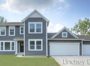 9500 Trafalgar Dr SE, Alto, MI 49302