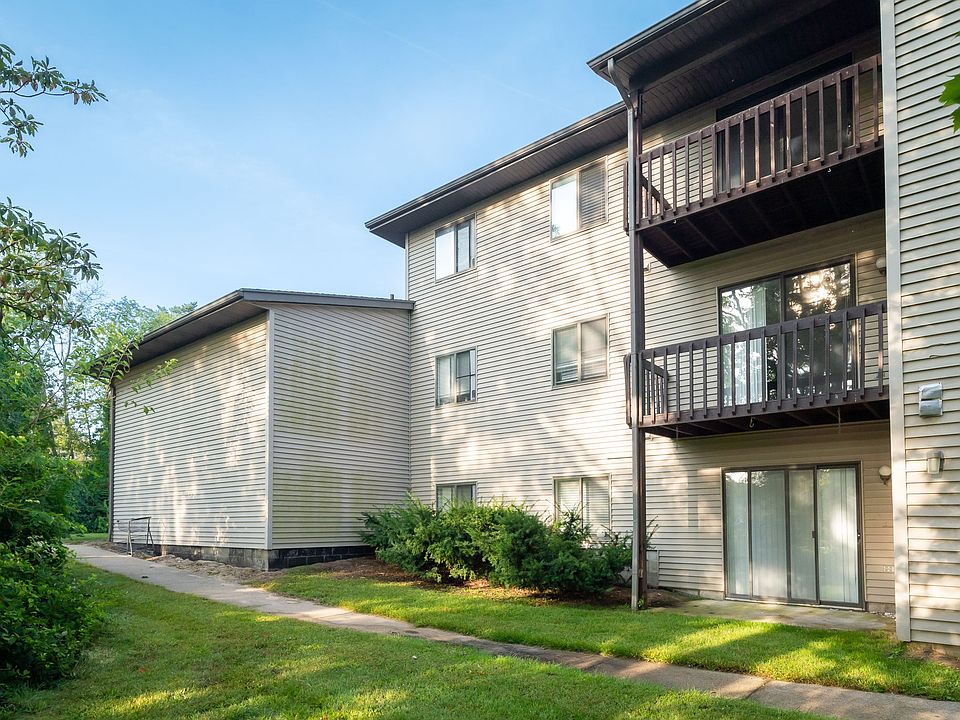 21-web-or-mls-Unit #11 17980 Cove St Spring Lake, MI, United States-21_09112025