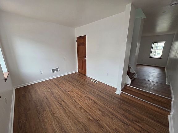 3rd image of 827 Windsor St