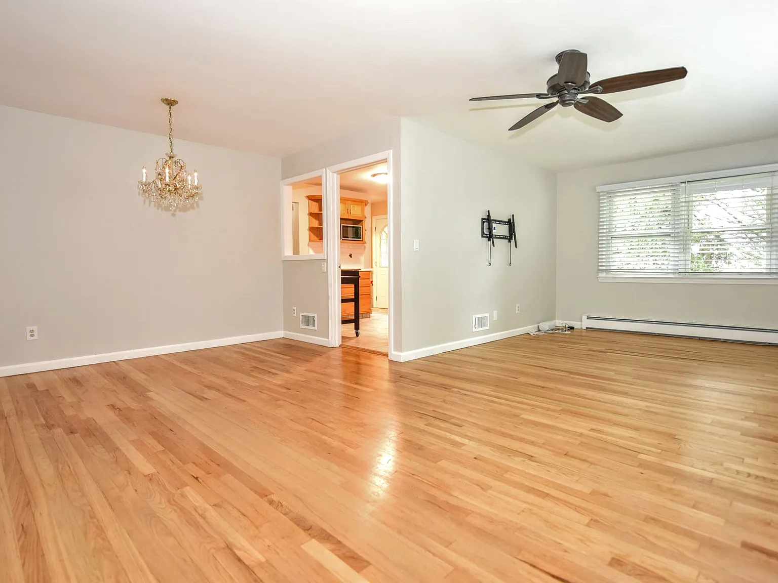 3 bed, 1100 sqft, $4,000 — Photo 4