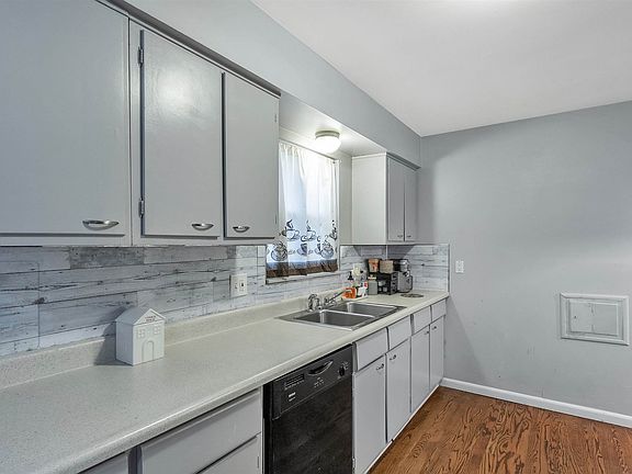 3rd image of 36020 Florane St
