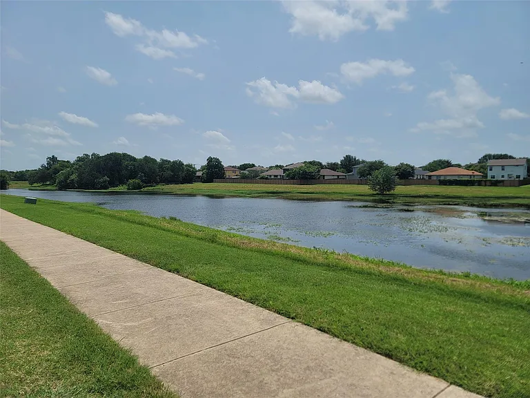 319 Riverwalk Dr — Photo 29