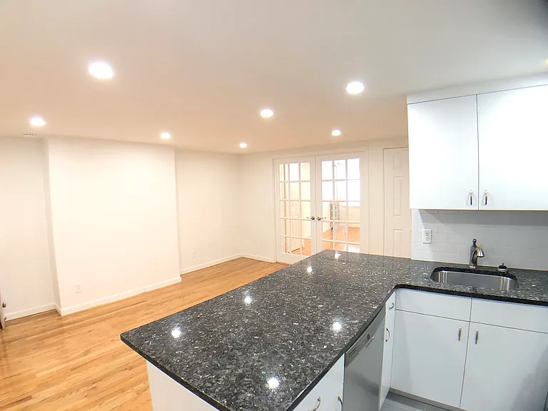746 Driggs Ave #GRD — Photo 4