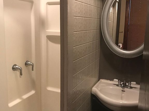 Private full bathroom