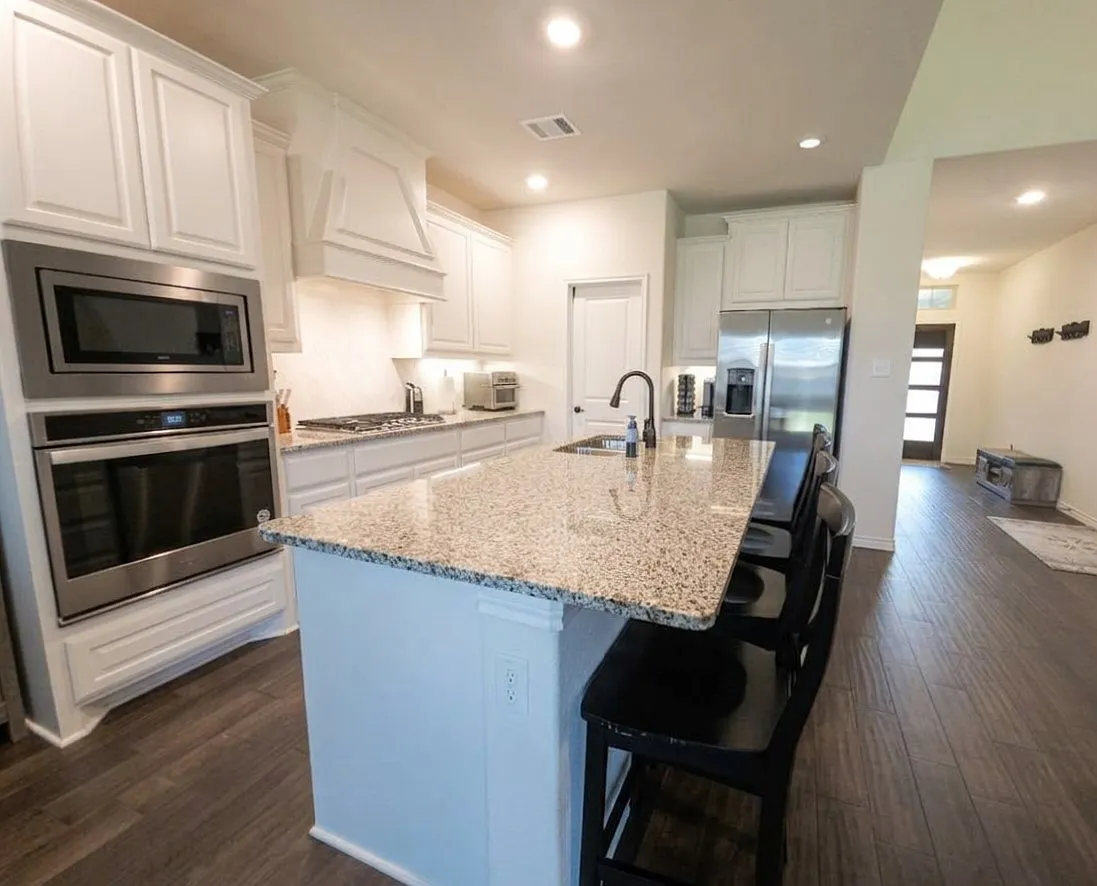 4 bed, 2292 sqft, $2,700 — Photo 3