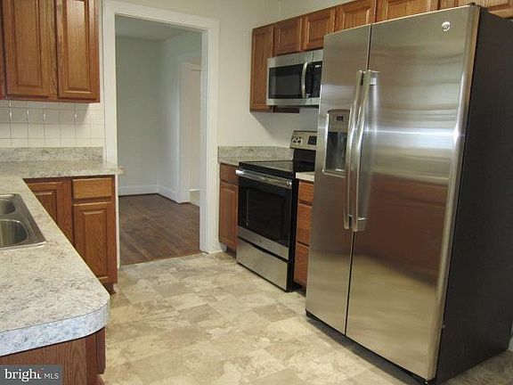 3rd image of 715 Green St