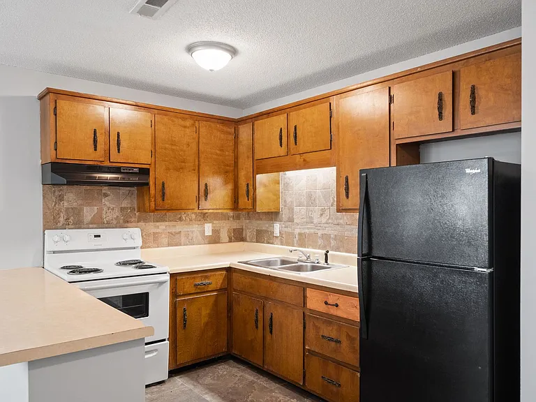 331 Randell Dr — Photo 9