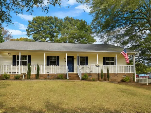 113 Moss Ln, Boiling Springs, SC 29316