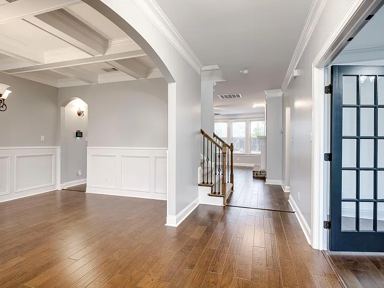 8647 Crenshaw Dr — Photo 4