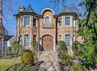 21415 33rd Rd, Bayside, NY 11361