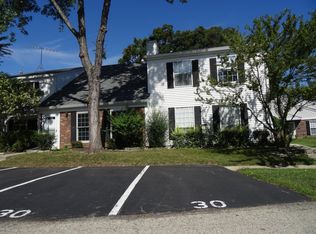 30 Silver Tree Cir, Cary, IL 60013